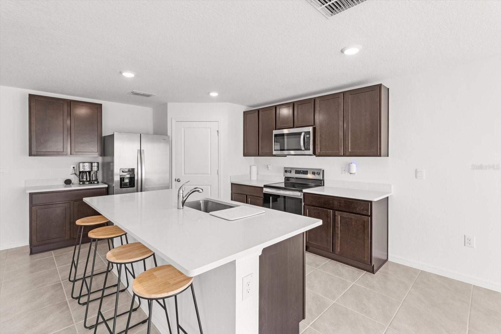 Image 4 of 27 For 13691 69 Terrace