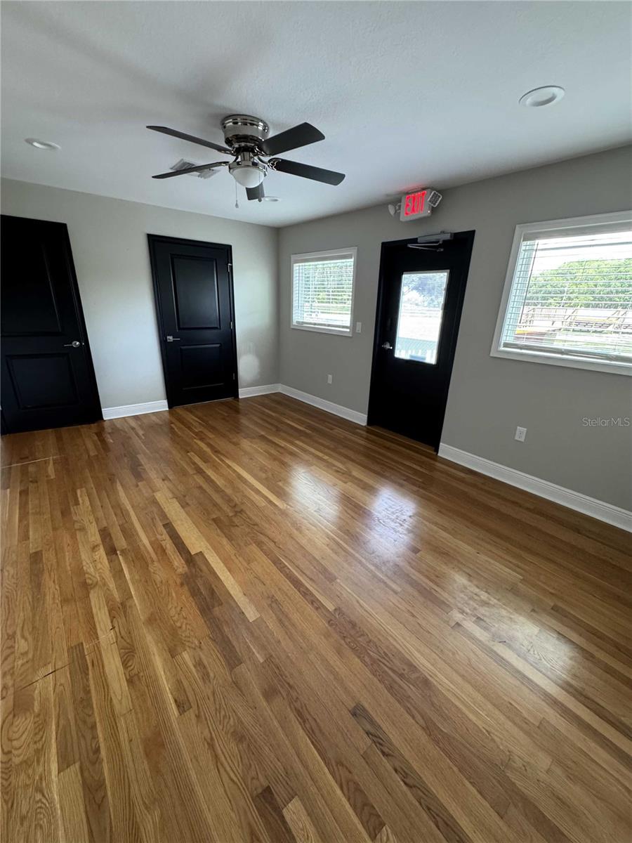 Listing photo id 13 for 7265 Highway 200
