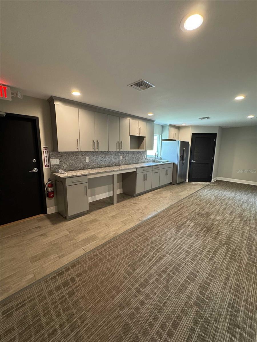 Listing photo id 15 for 7265 Highway 200
