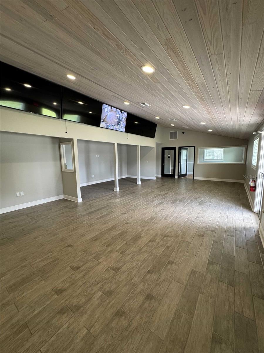 Listing photo id 16 for 7265 Highway 200