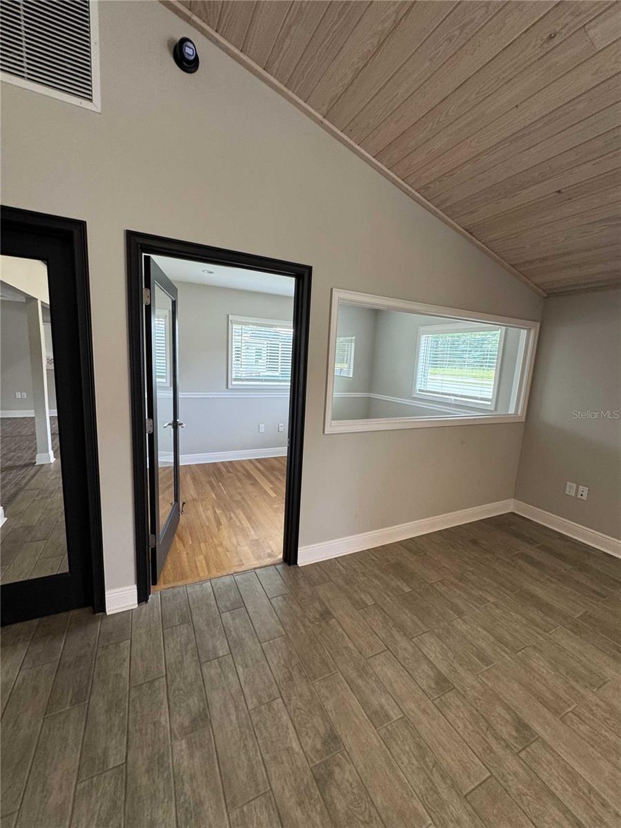 Listing photo id 17 for 7265 Highway 200