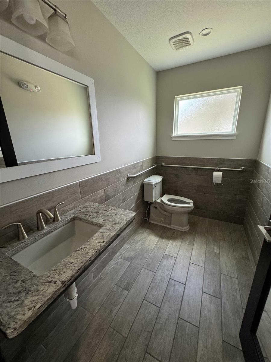 Listing photo id 18 for 7265 Highway 200