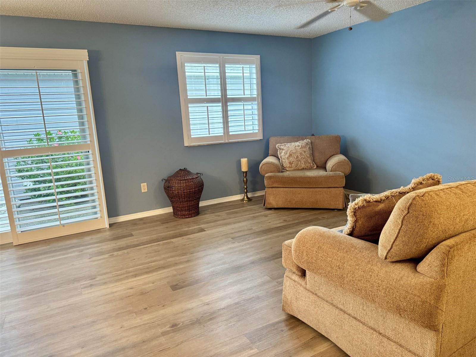 Image 2 of 13 For 889 Allagash Avenue