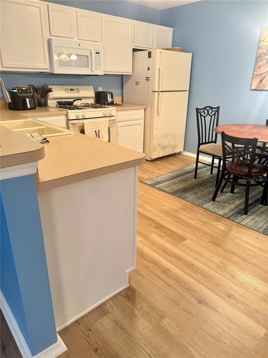 Image 5 of 13 For 889 Allagash Avenue