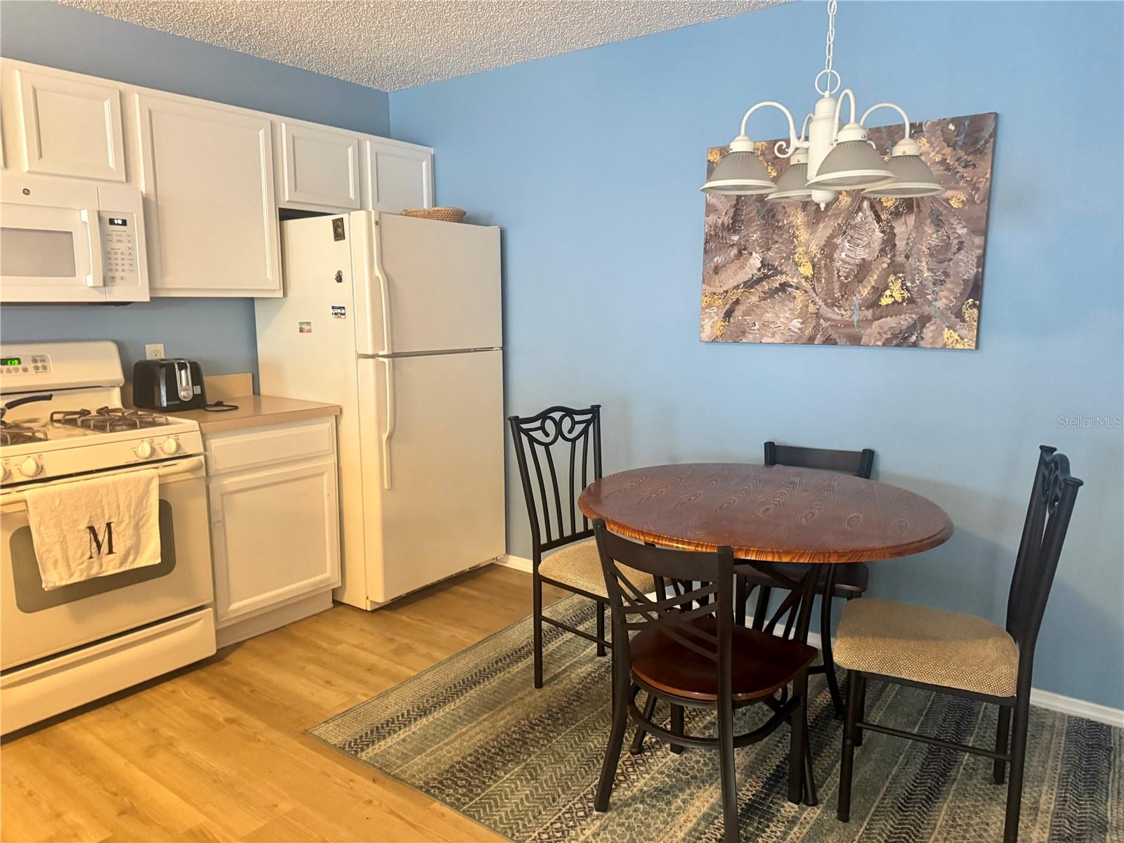 Image 6 of 13 For 889 Allagash Avenue