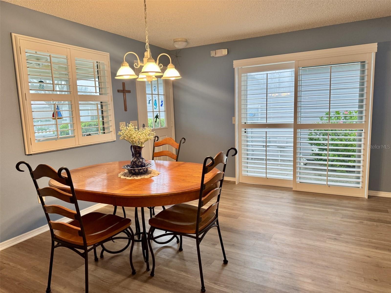Image 7 of 13 For 889 Allagash Avenue