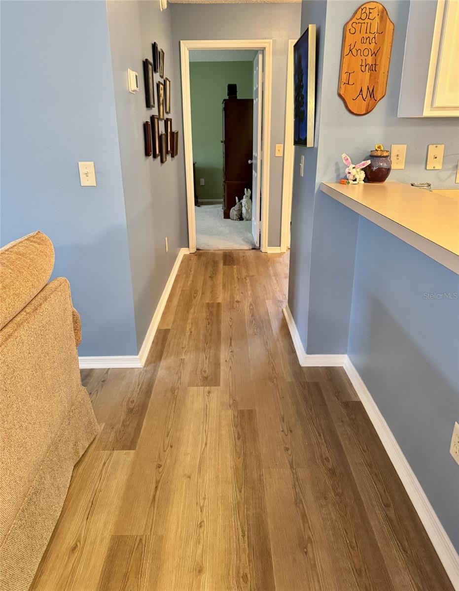 Image 8 of 13 For 889 Allagash Avenue