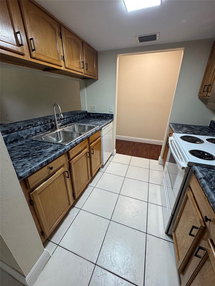Image 14 of 23 For 1727-1727 36th Avenue 11