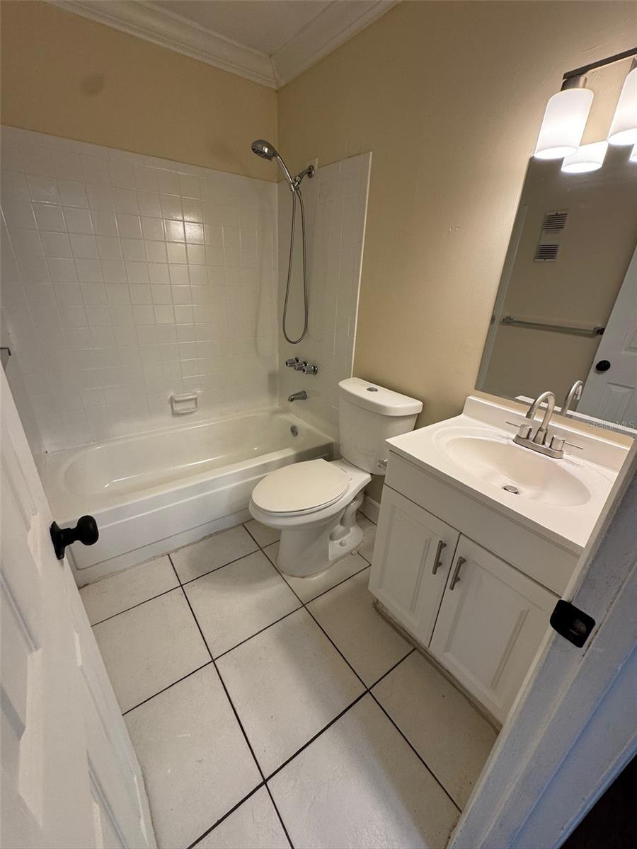 Image 18 of 23 For 1727-1727 36th Avenue 11