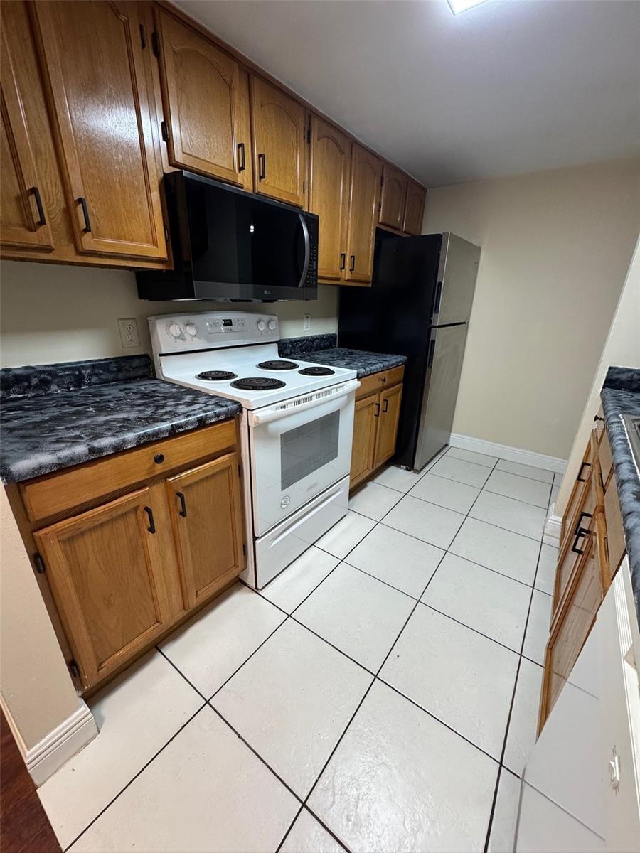Image 5 of 23 For 1727-1727 36th Avenue 11