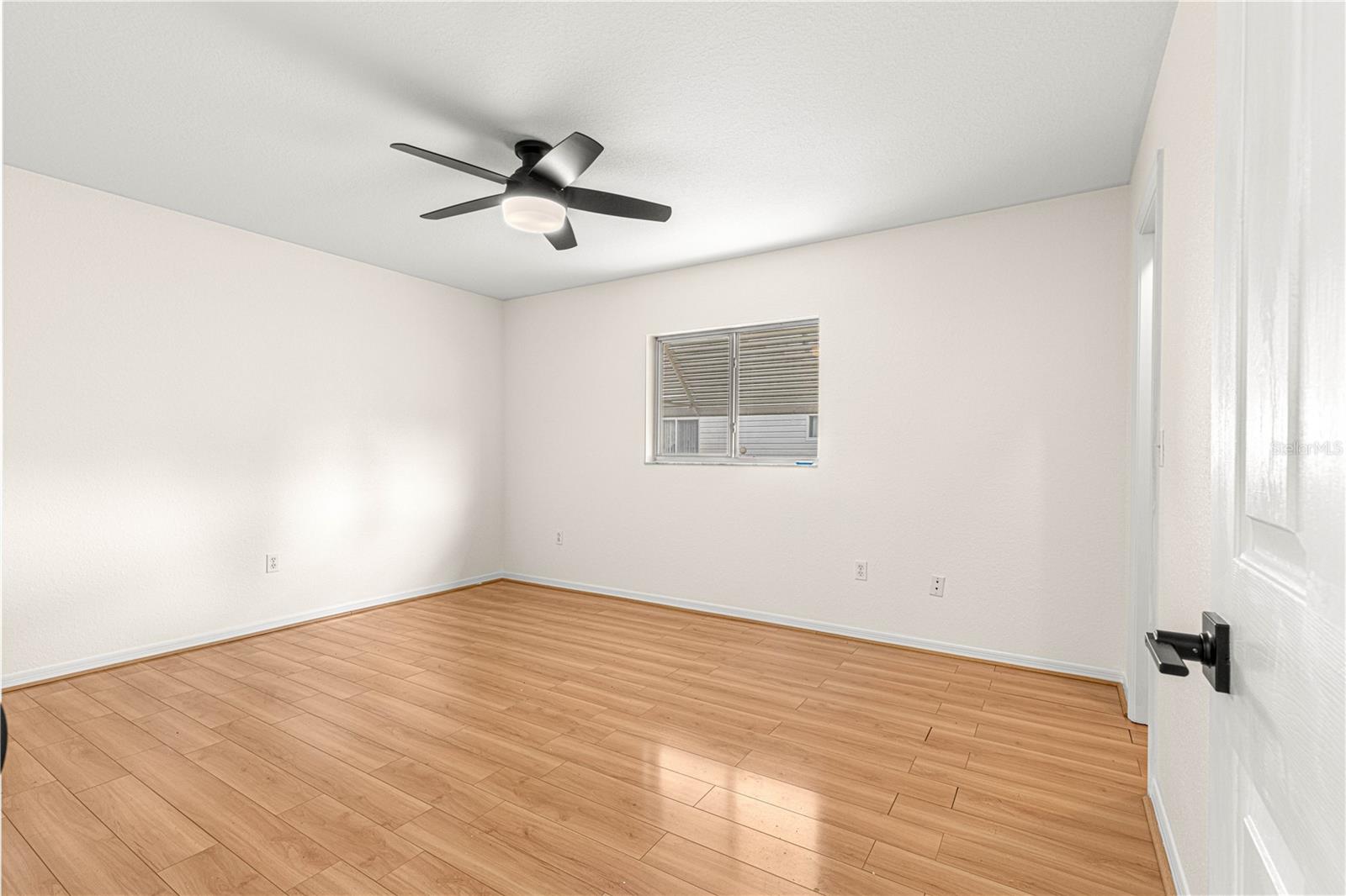 Listing photo id 11 for 11518 136th Place
