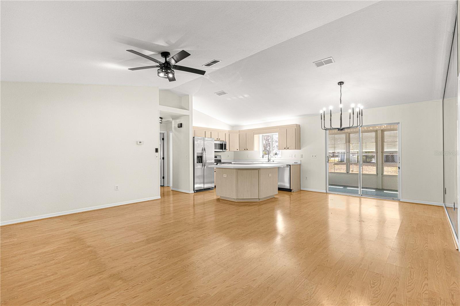 Listing photo id 0 for 11518 136th Place