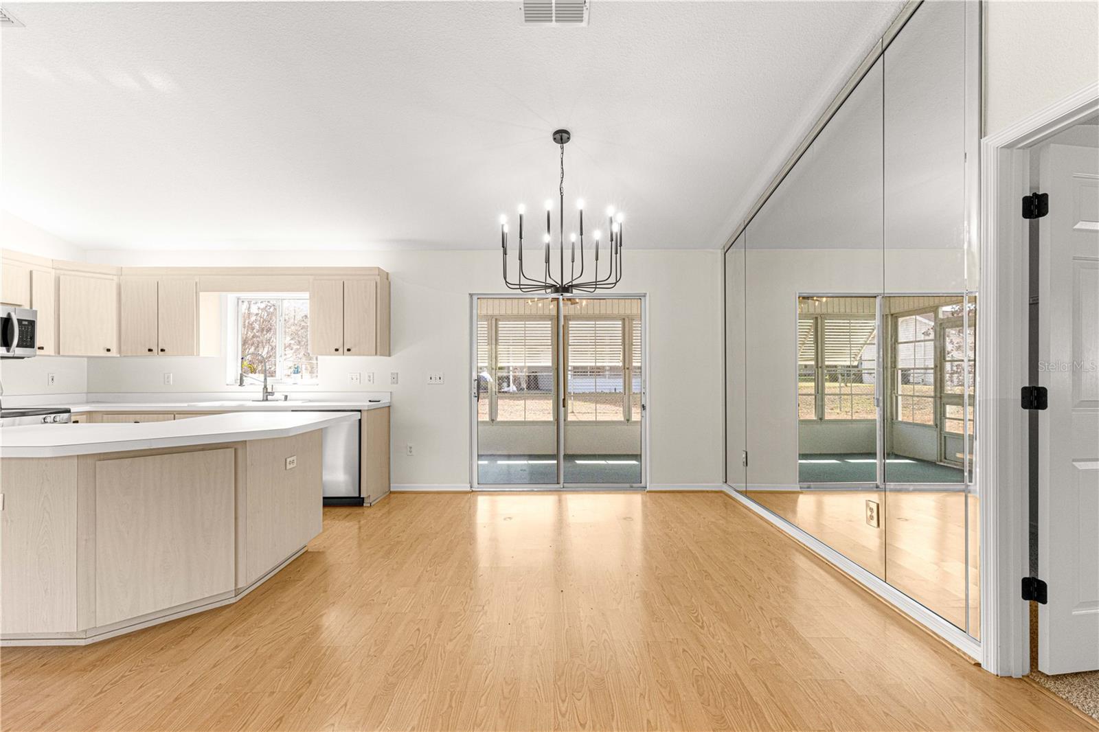 Listing photo id 1 for 11518 136th Place