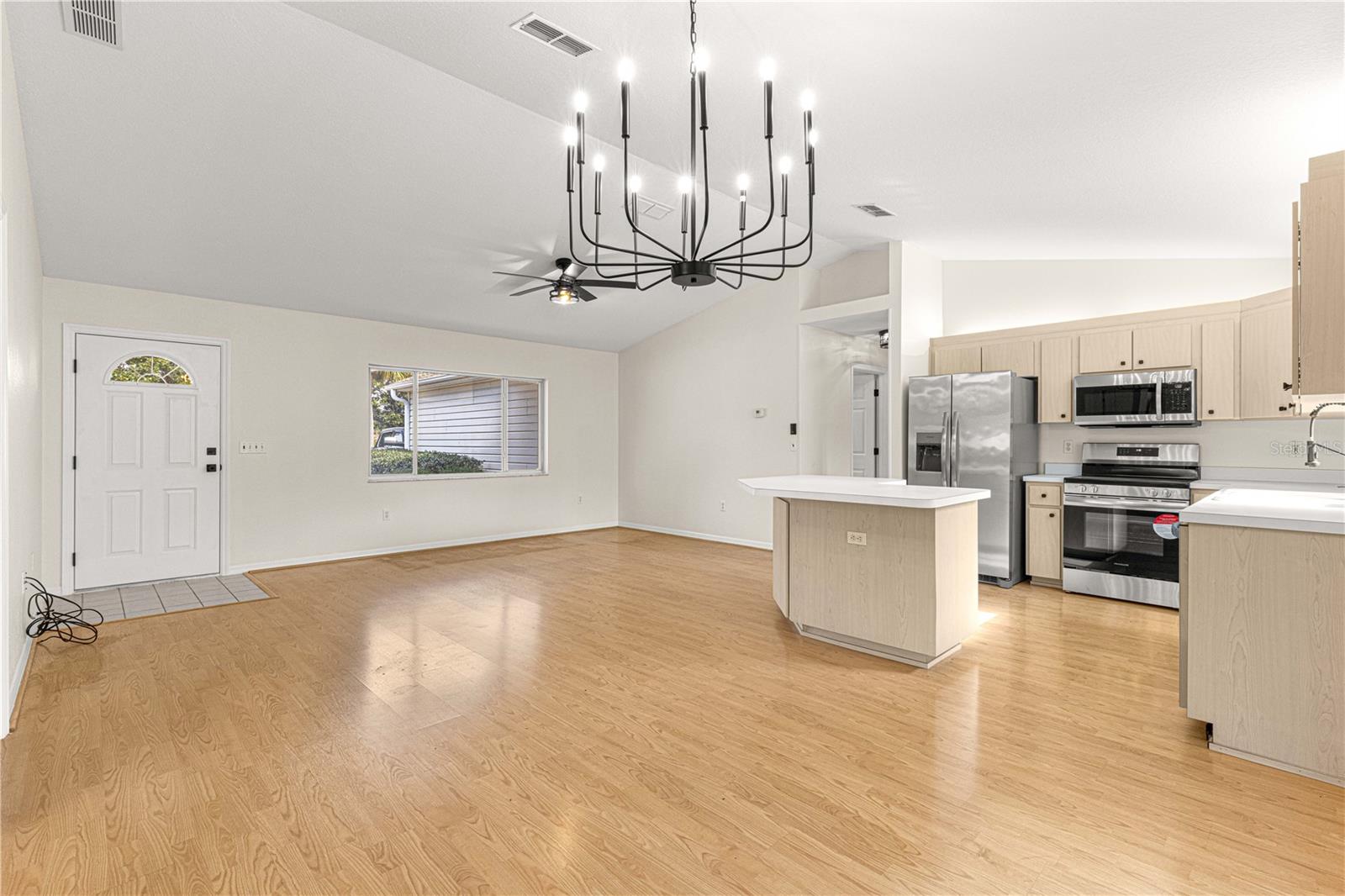 Listing photo id 2 for 11518 136th Place