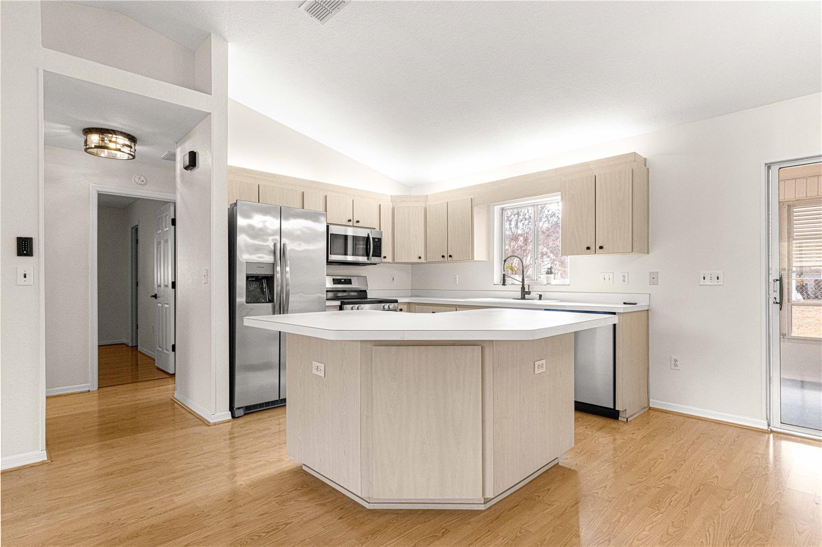 Listing photo id 5 for 11518 136th Place