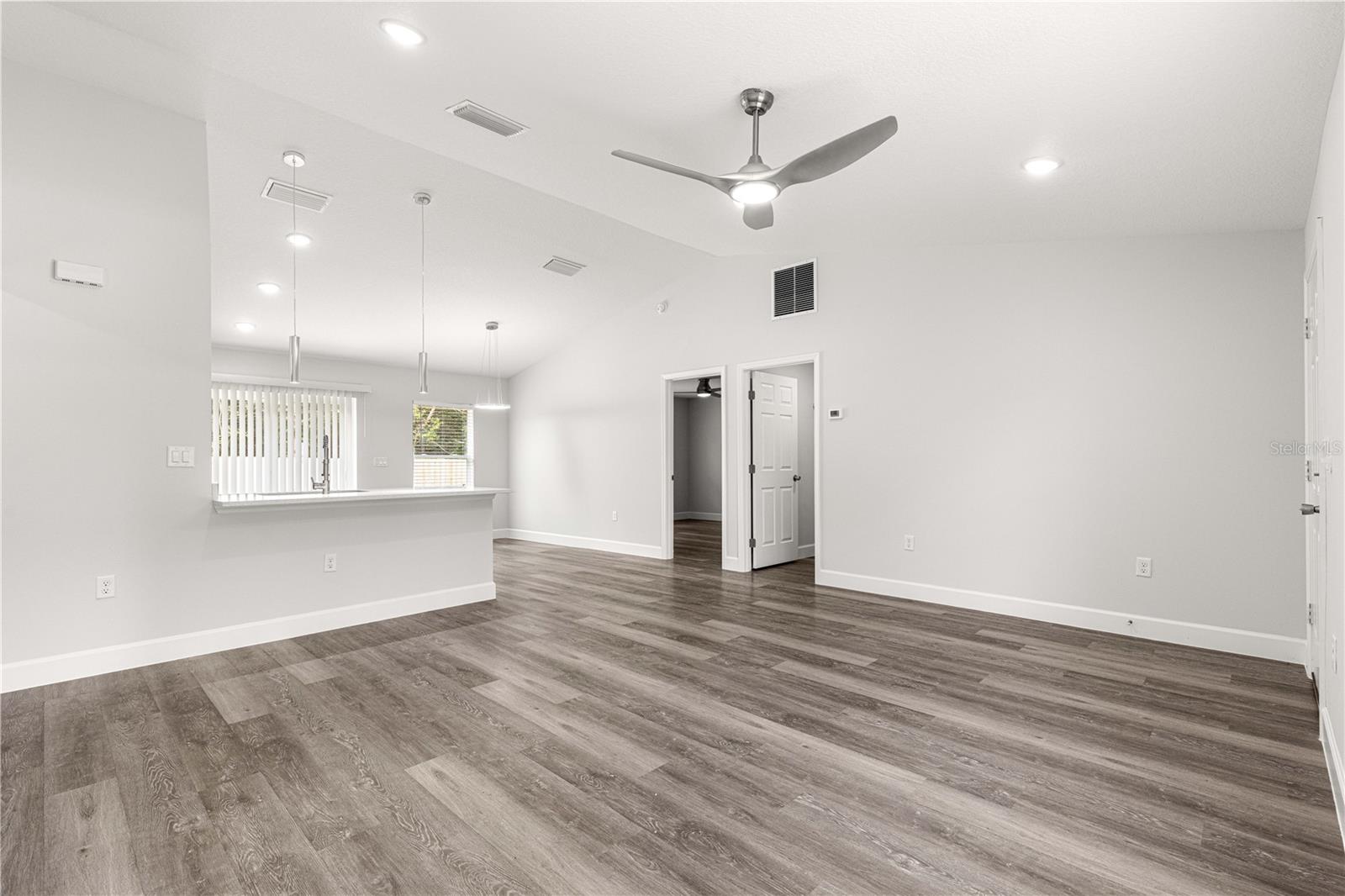 Image 22 of 35 For 13324 111th Street