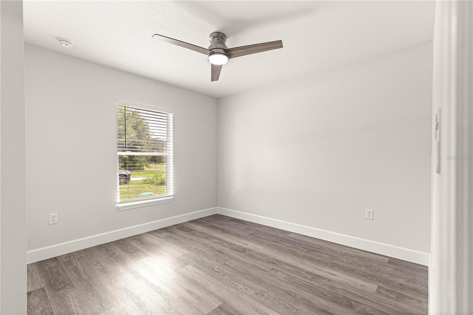 Image 32 of 35 For 13324 111th Street