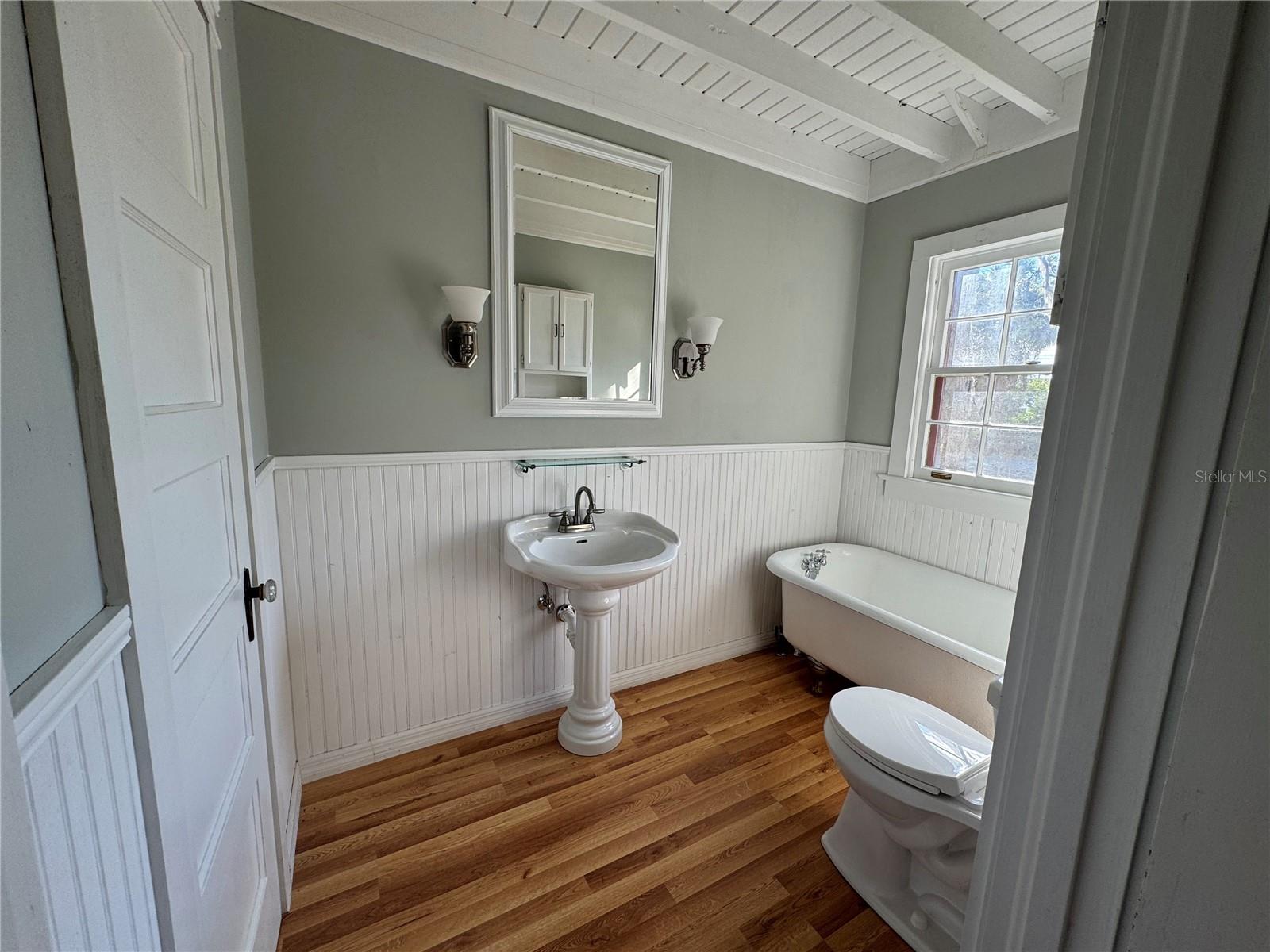 Image 12 of 25 For 822 2nd Street