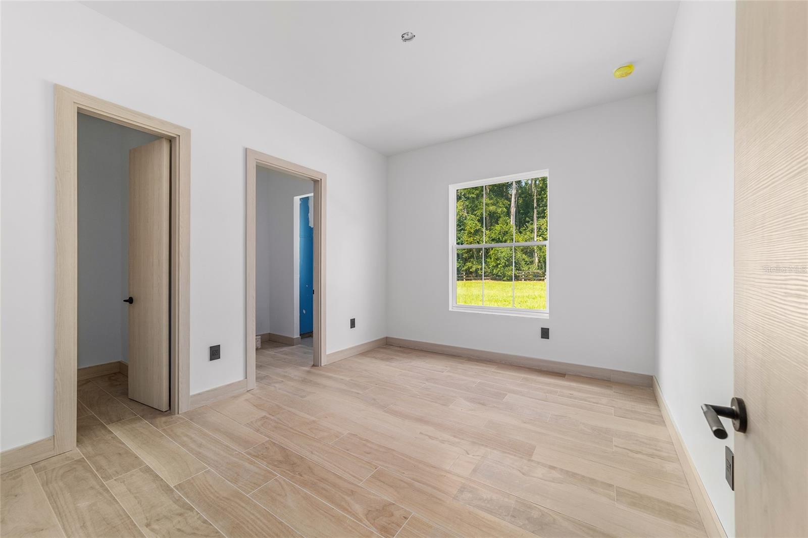 Listing photo id 29 for 6634 22nd Avenue