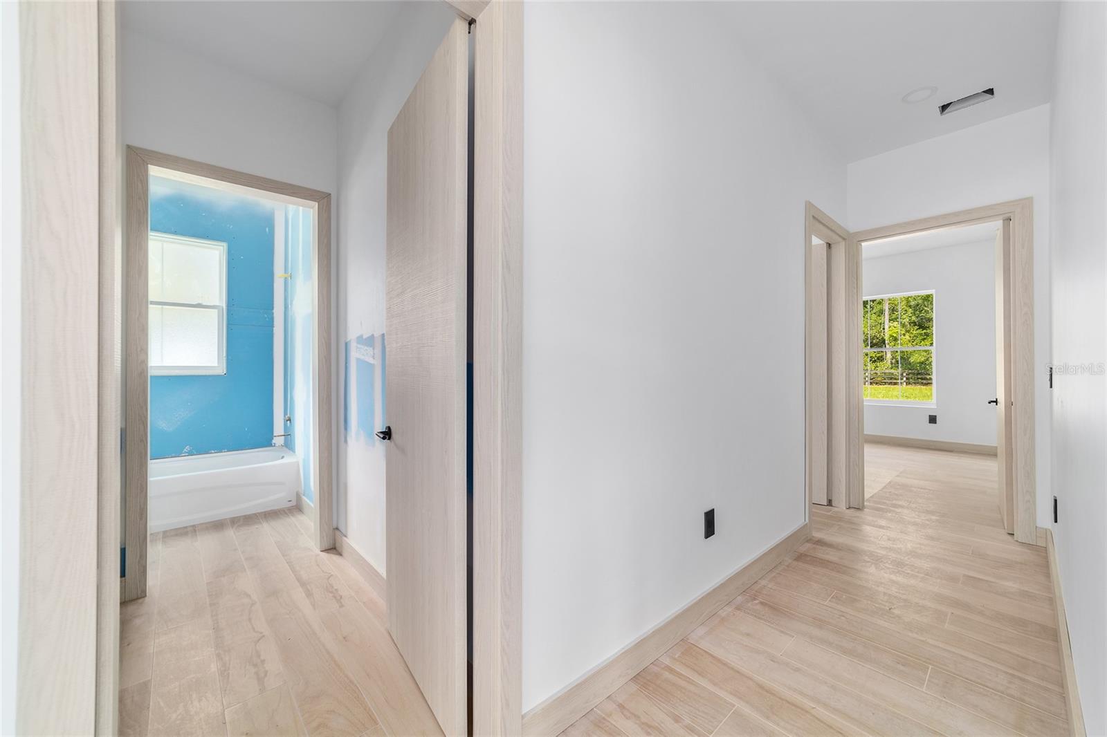 Listing photo id 31 for 6634 22nd Avenue