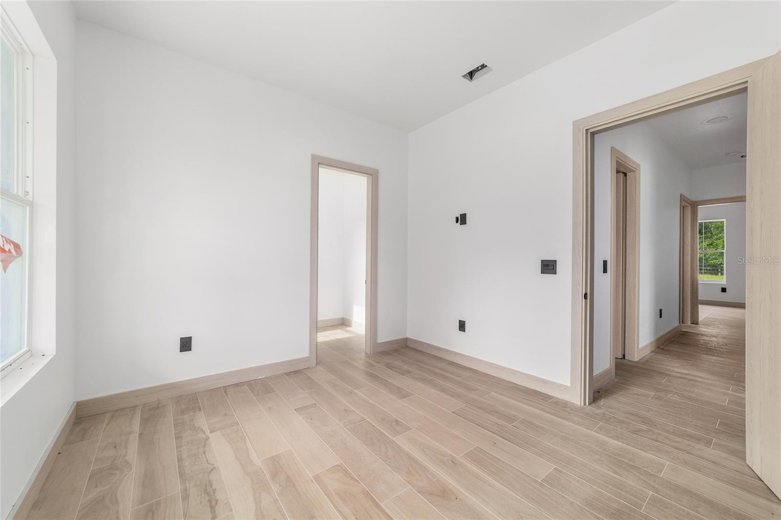 Listing photo id 33 for 6634 22nd Avenue