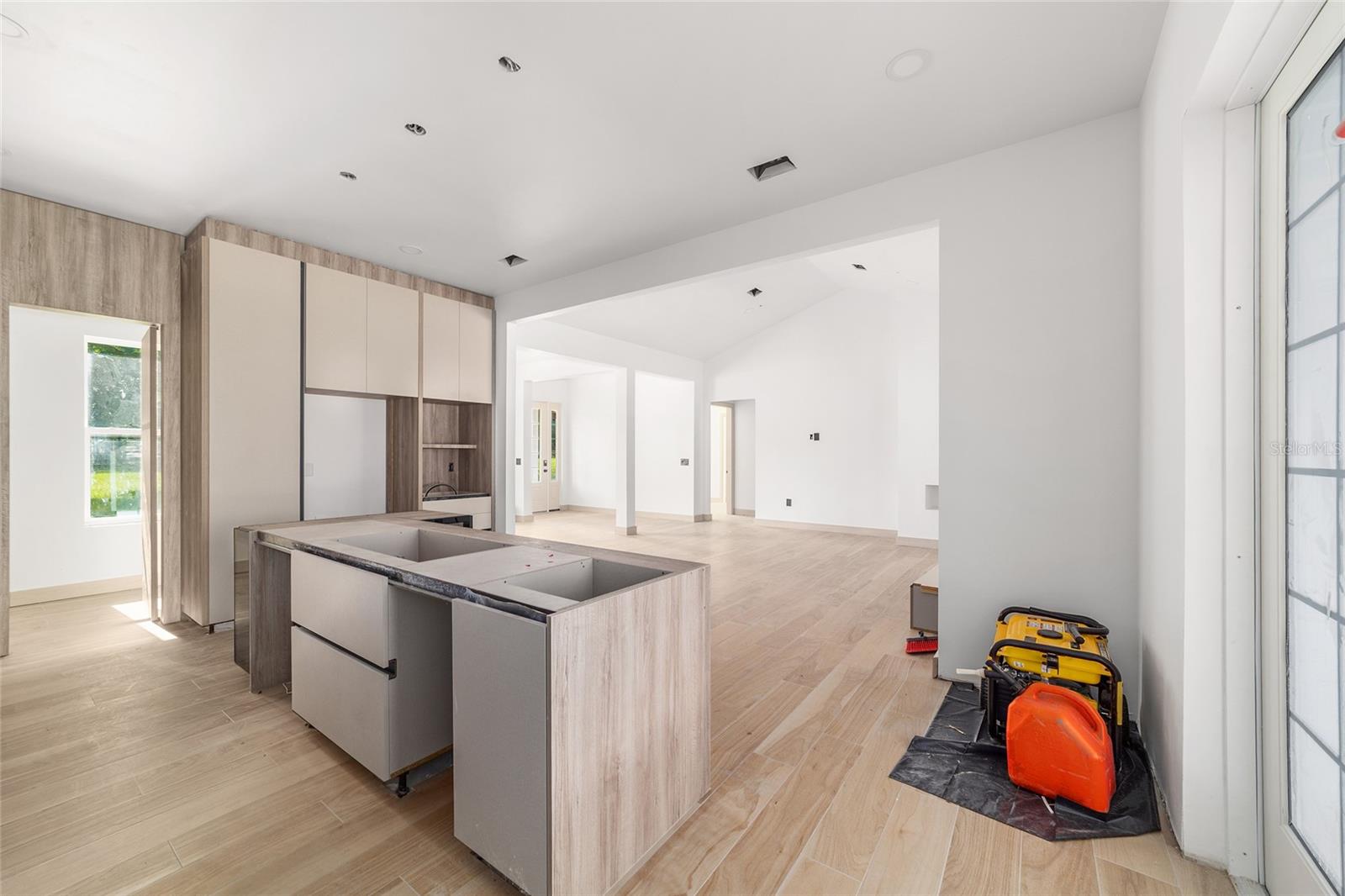 Listing photo id 39 for 6634 22nd Avenue