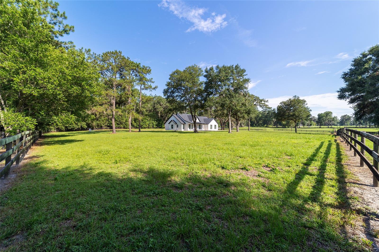 Listing photo id 53 for 6634 22nd Avenue