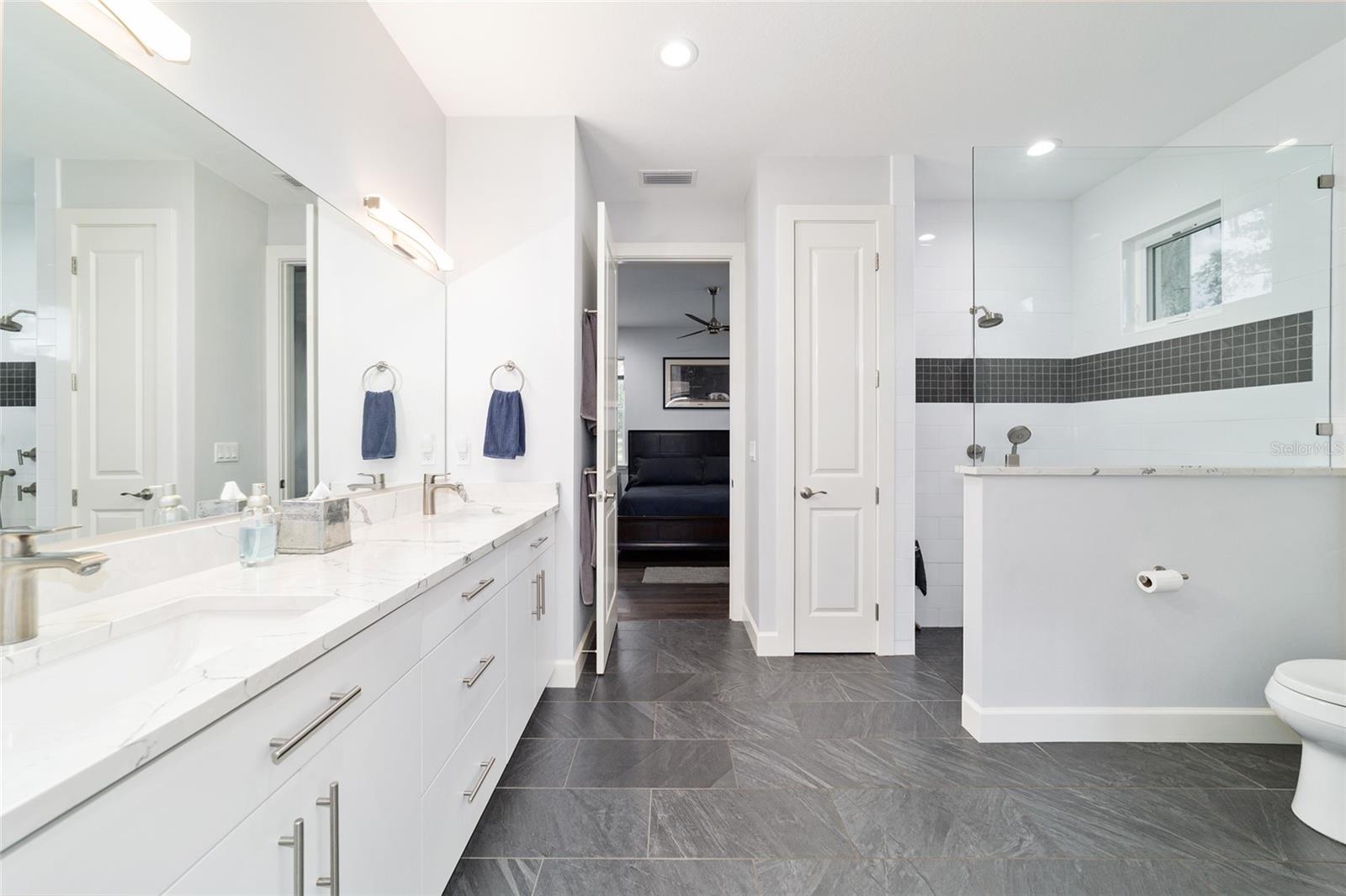 Image 33 of 58 For 1921 42nd Street