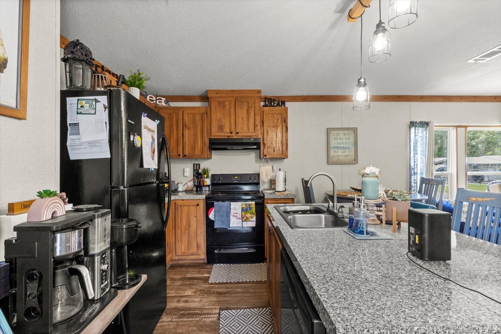 Listing photo id 9 for 609 Redbud Terrace
