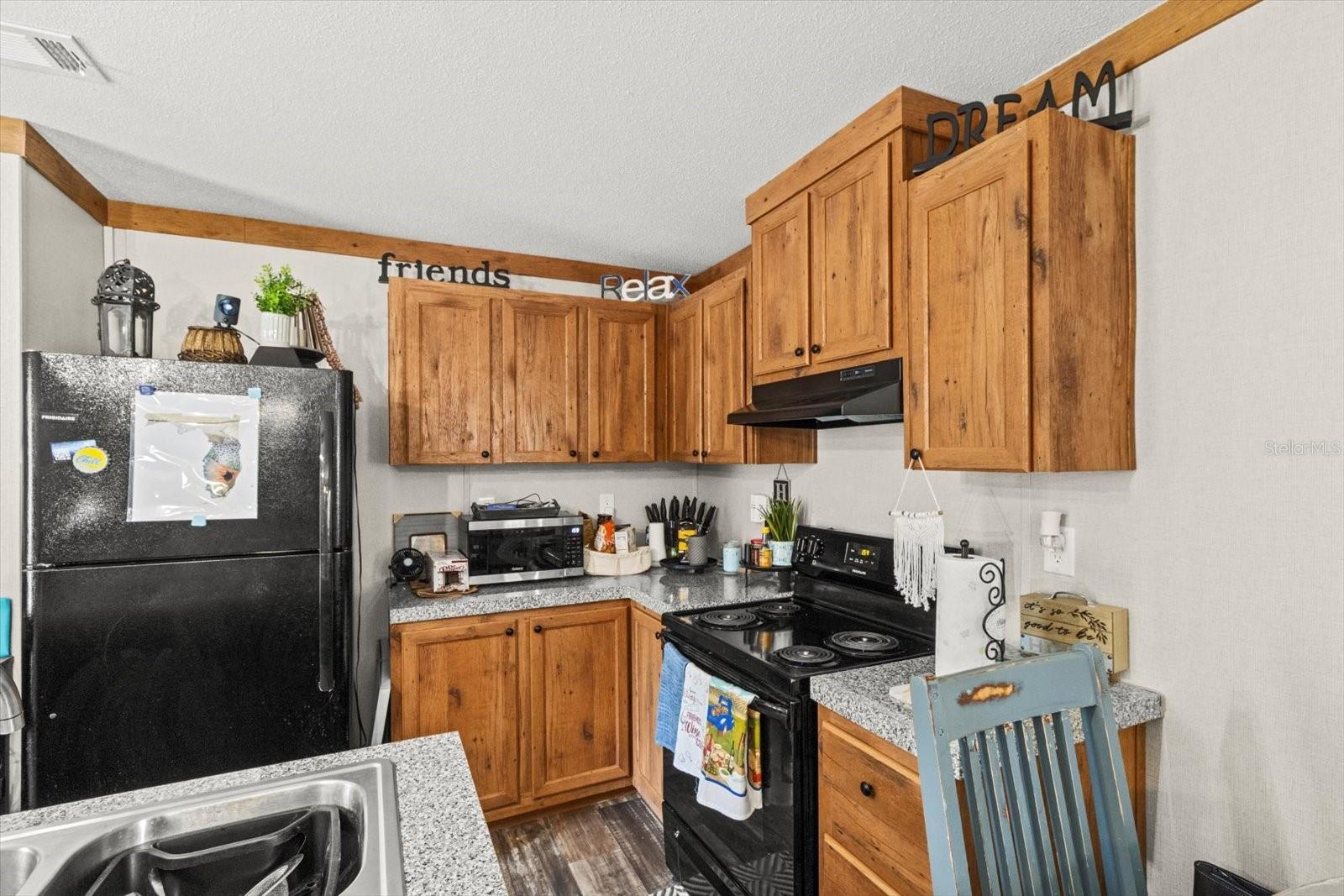 Listing photo id 10 for 609 Redbud Terrace