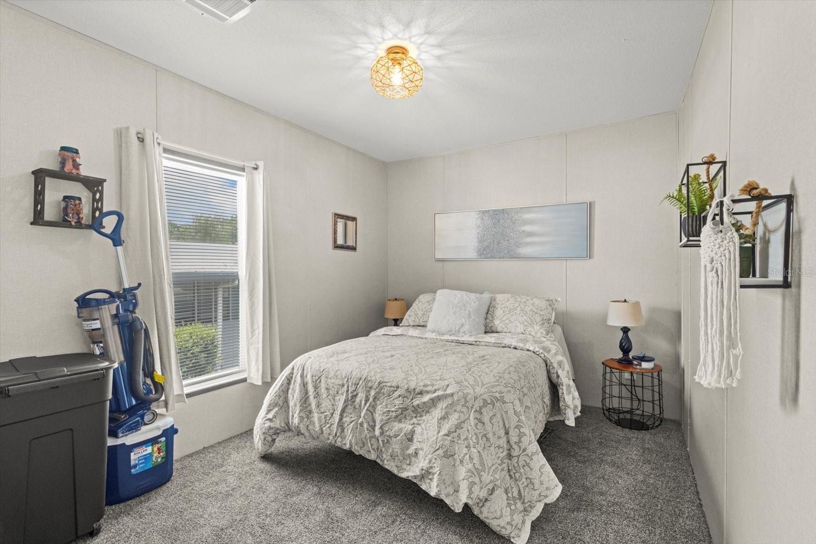 Listing photo id 11 for 609 Redbud Terrace
