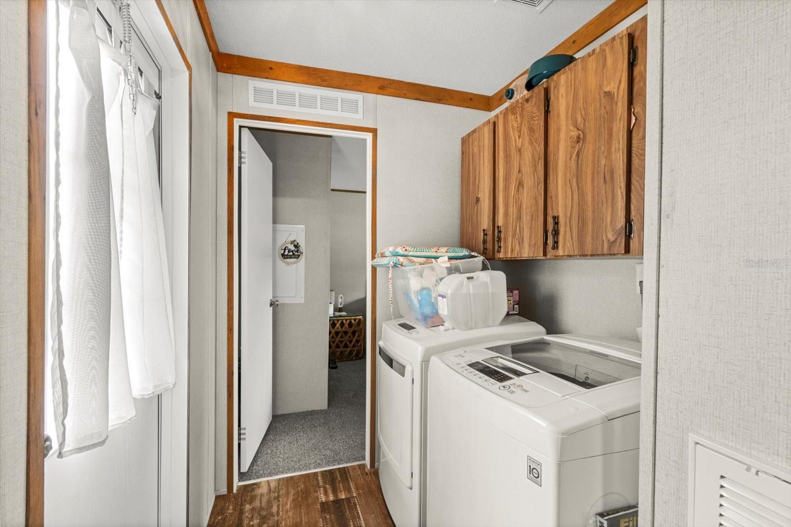 Listing photo id 14 for 609 Redbud Terrace