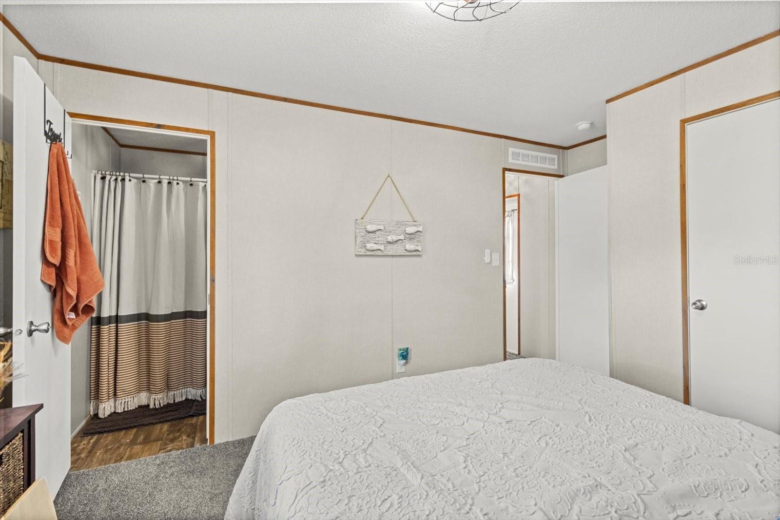 Listing photo id 17 for 609 Redbud Terrace