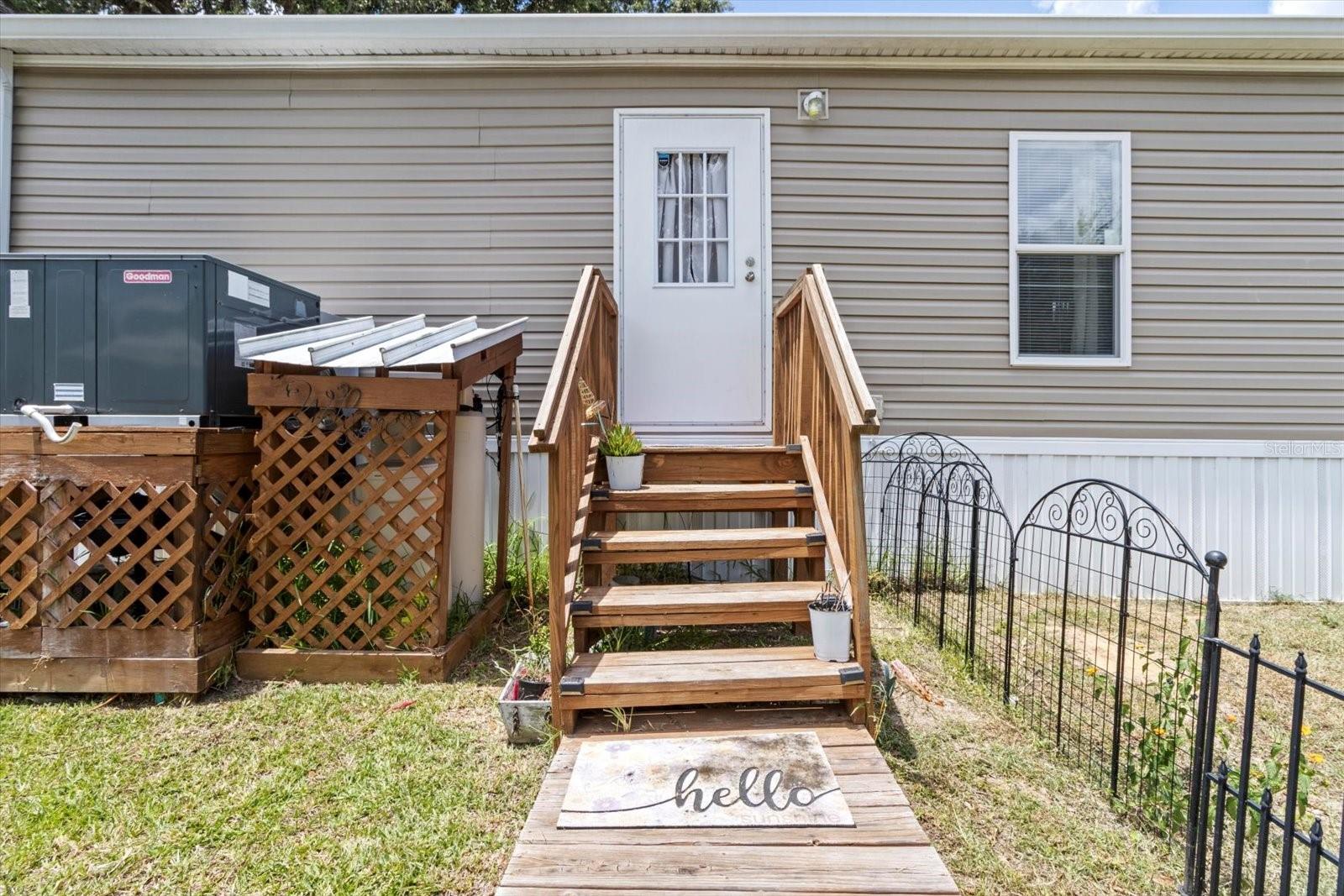 Listing photo id 19 for 609 Redbud Terrace