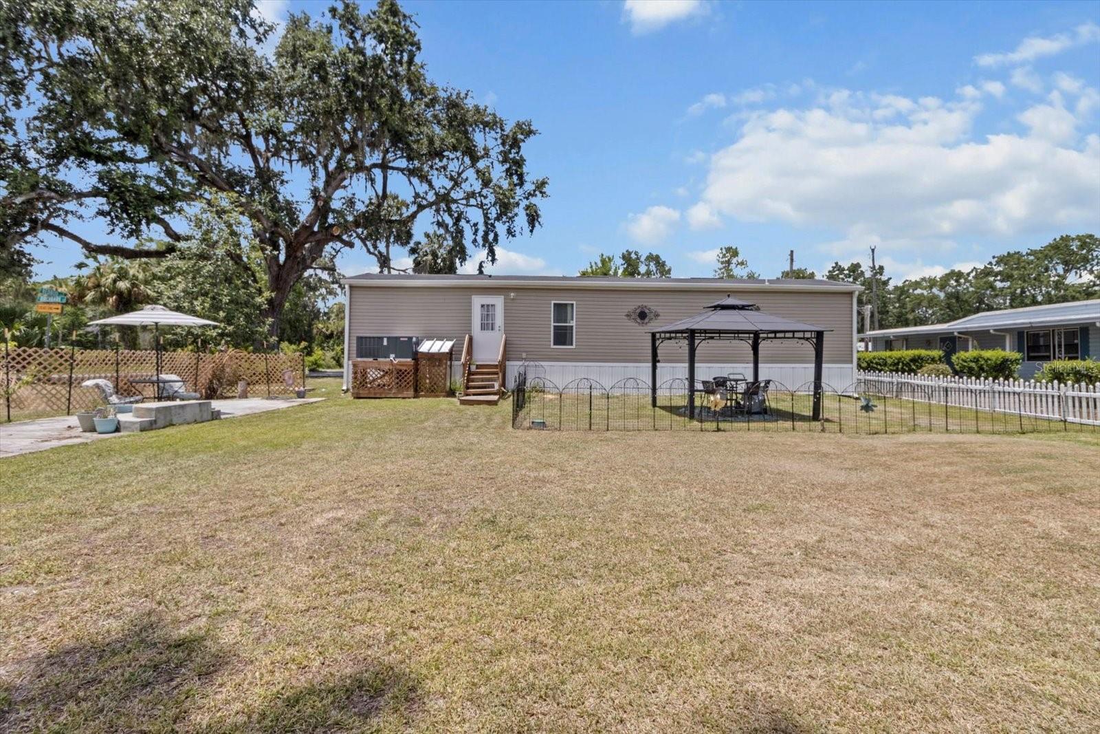 Listing photo id 21 for 609 Redbud Terrace