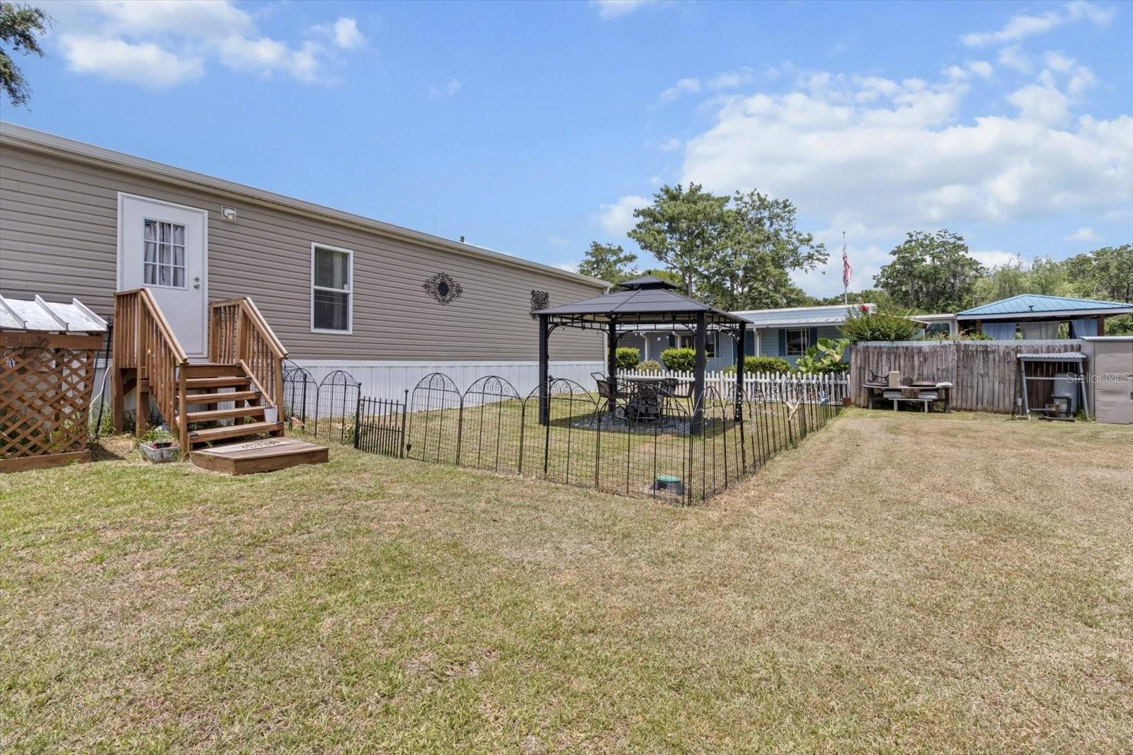 Listing photo id 22 for 609 Redbud Terrace