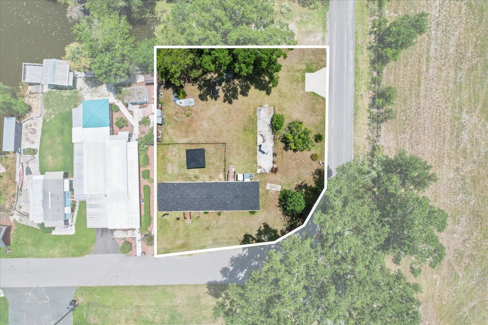 Listing photo id 31 for 609 Redbud Terrace