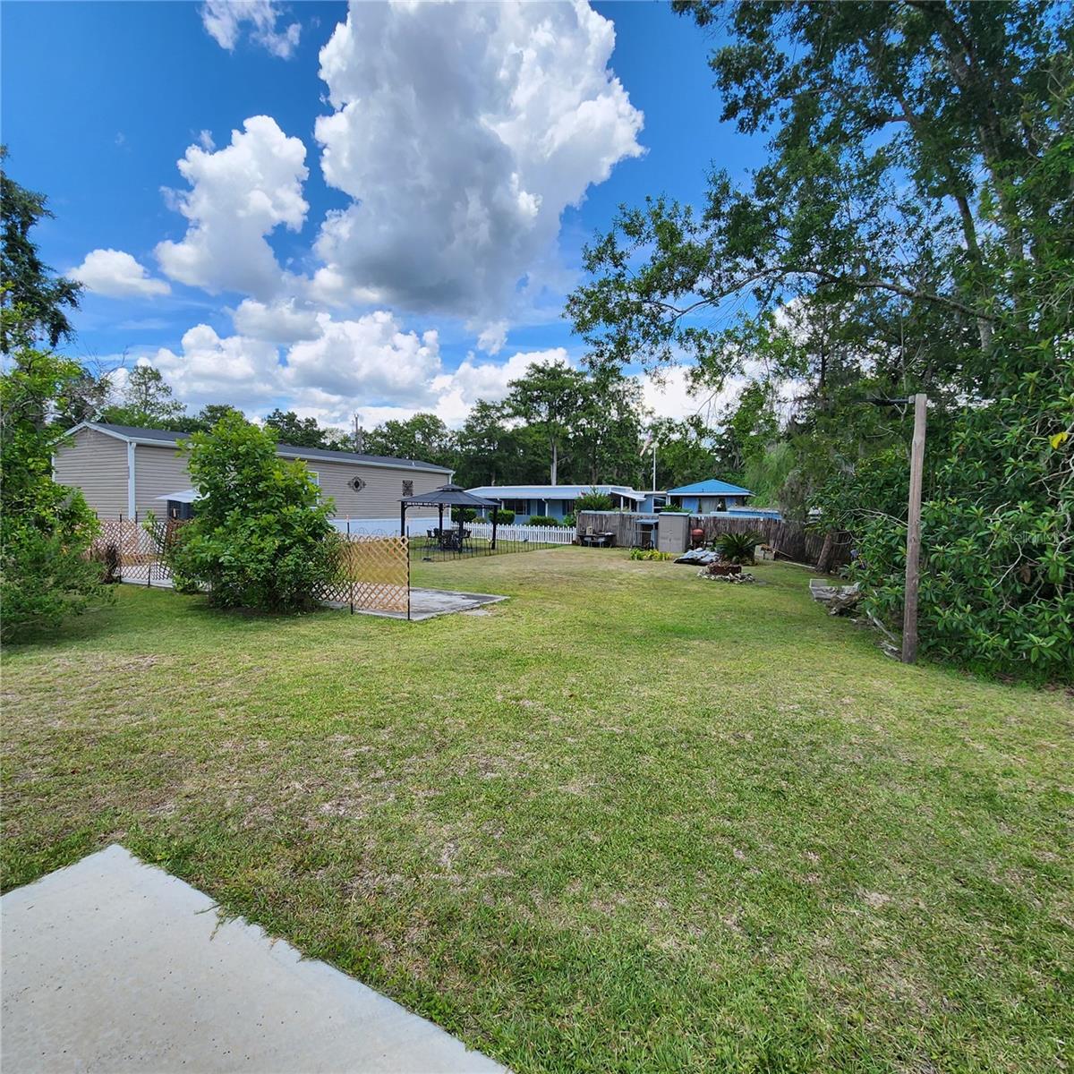 Listing photo id 41 for 609 Redbud Terrace