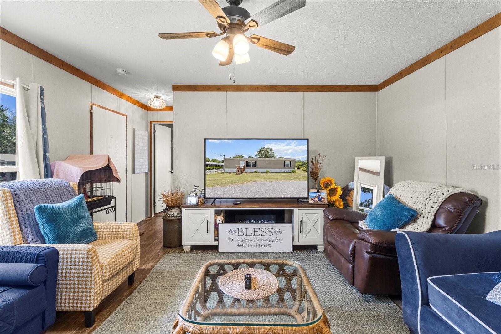 Listing photo id 4 for 609 Redbud Terrace