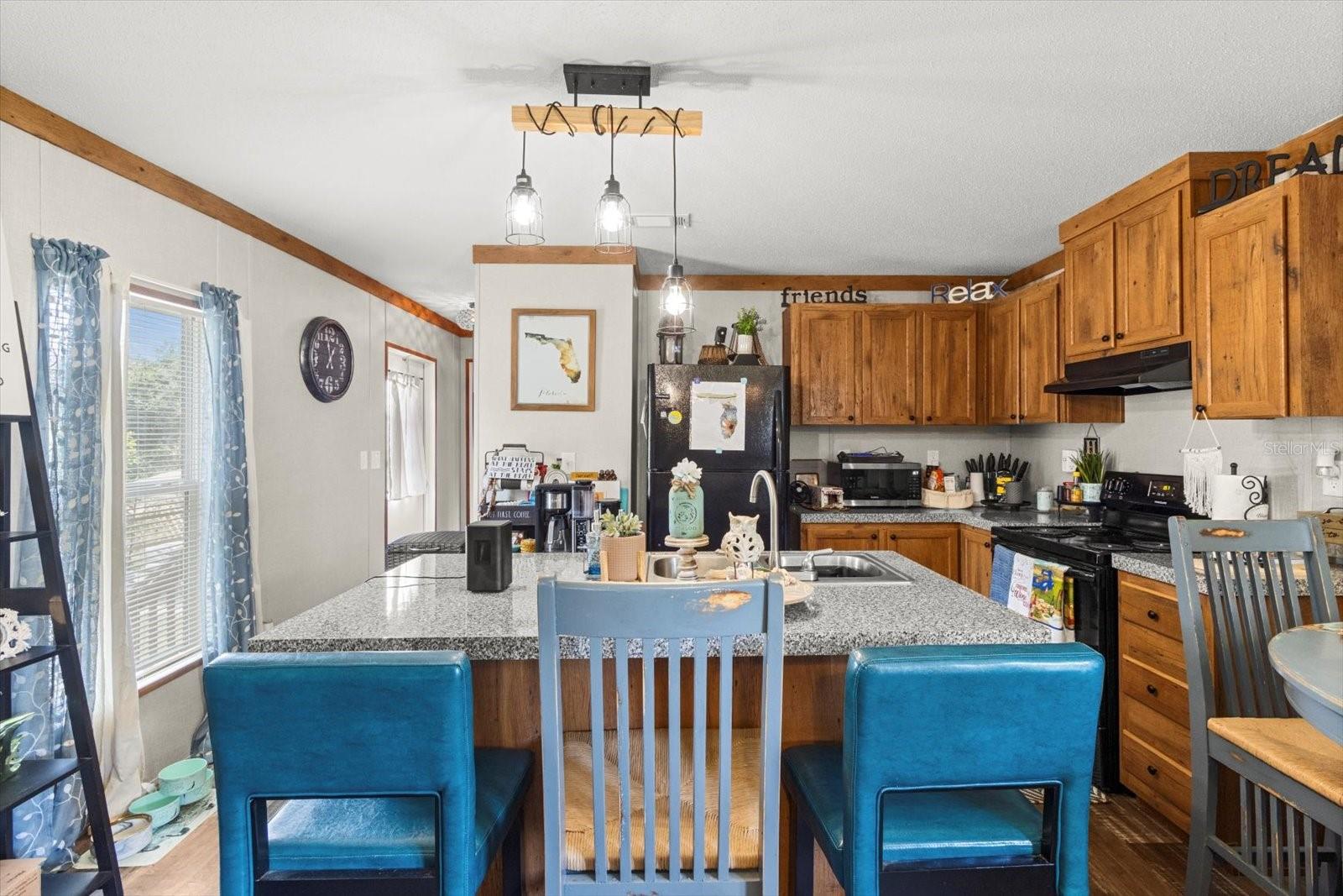 Listing photo id 6 for 609 Redbud Terrace