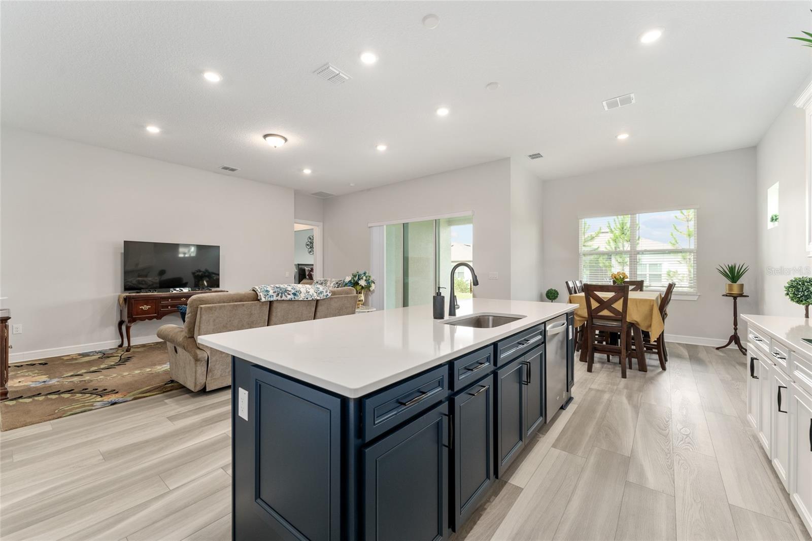 Listing photo id 10 for 8718 59th Lane Road