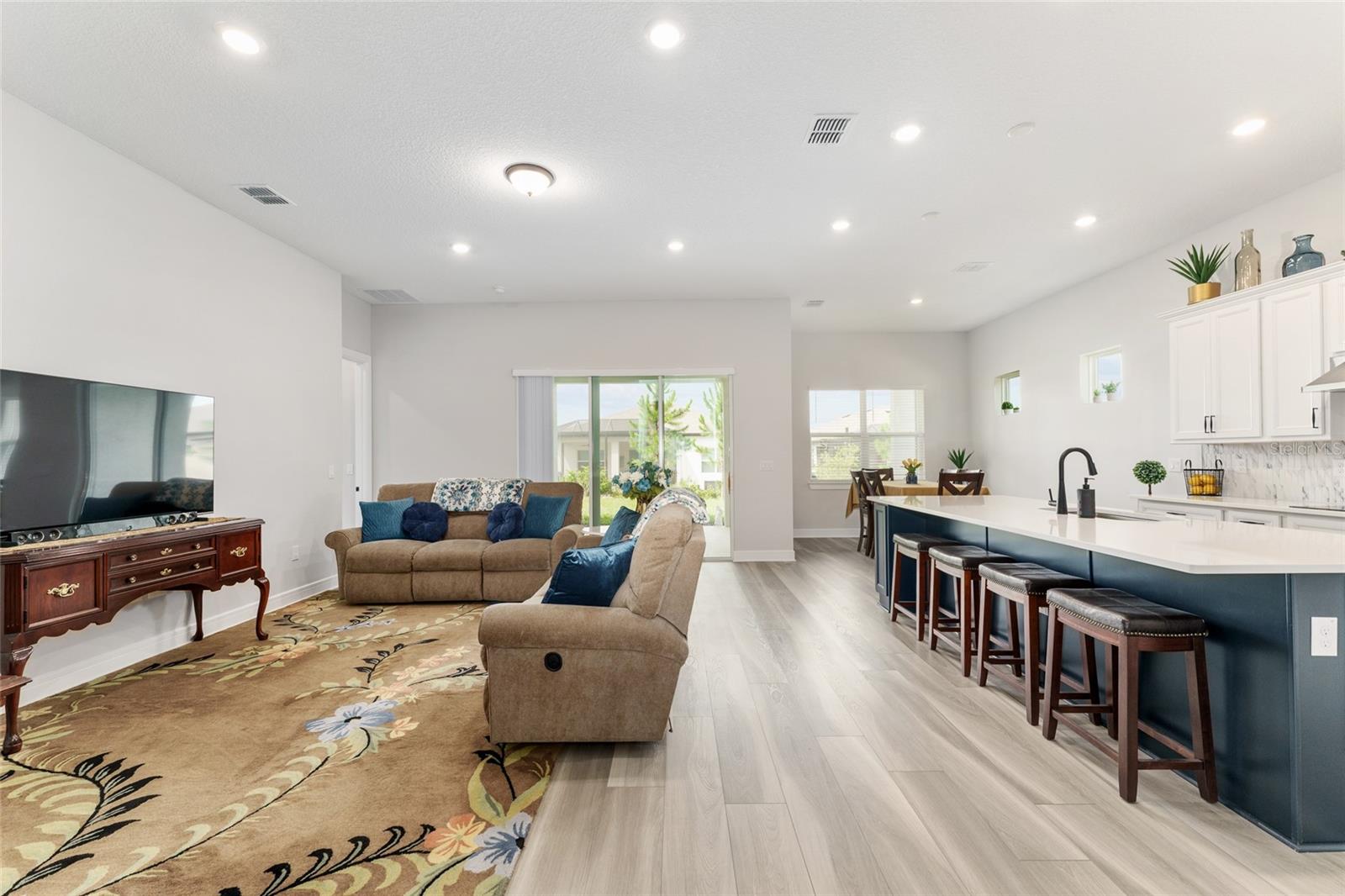 Listing photo id 2 for 8718 59th Lane Road
