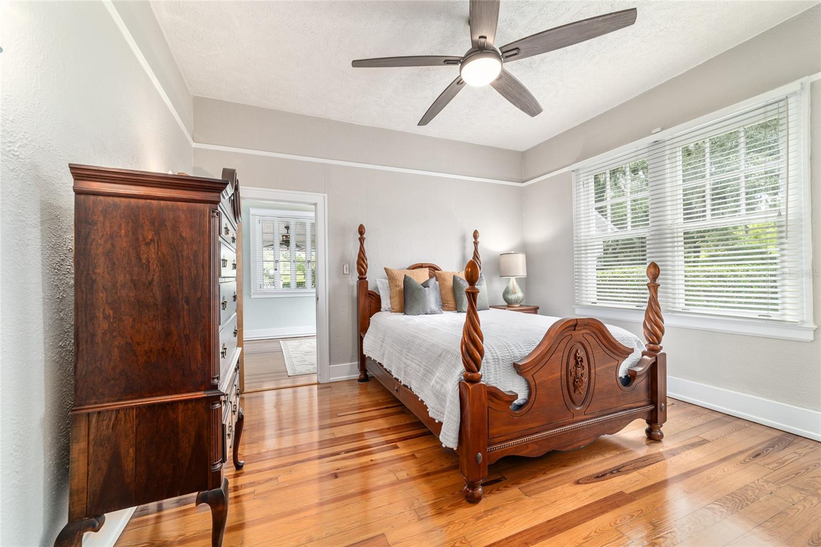 Image 15 of 58 For 405 15th Avenue