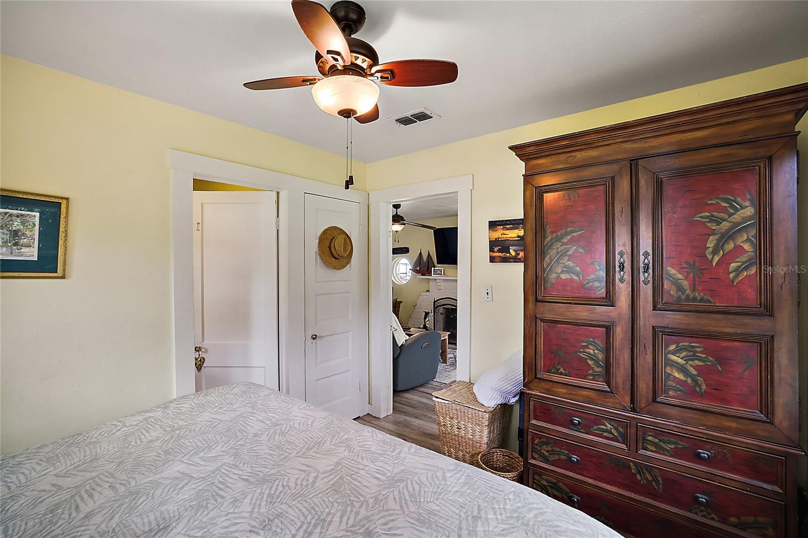 Image 18 of 47 For 12499 139th Court