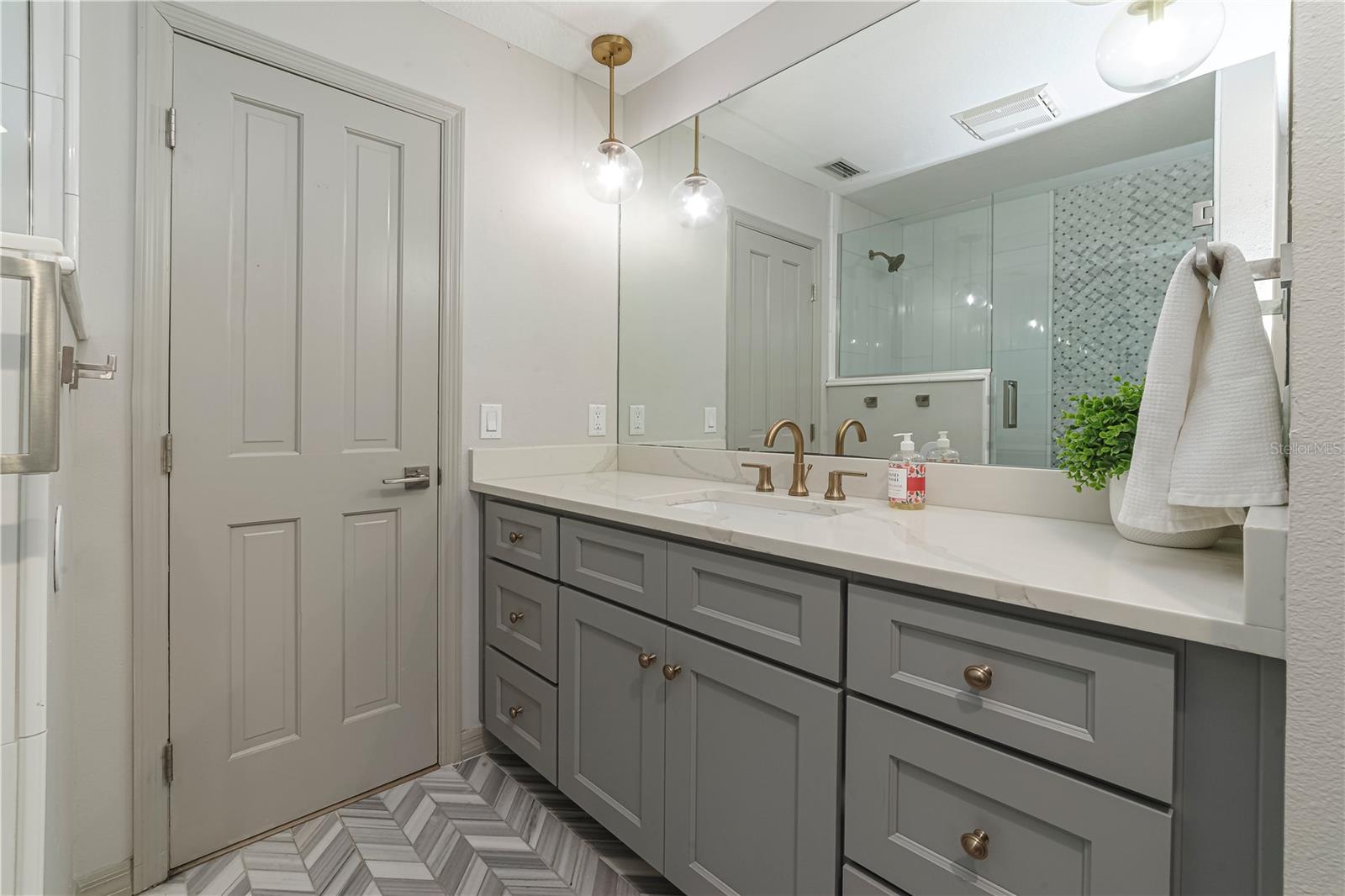 Image 23 of 81 For 2418 15th Street