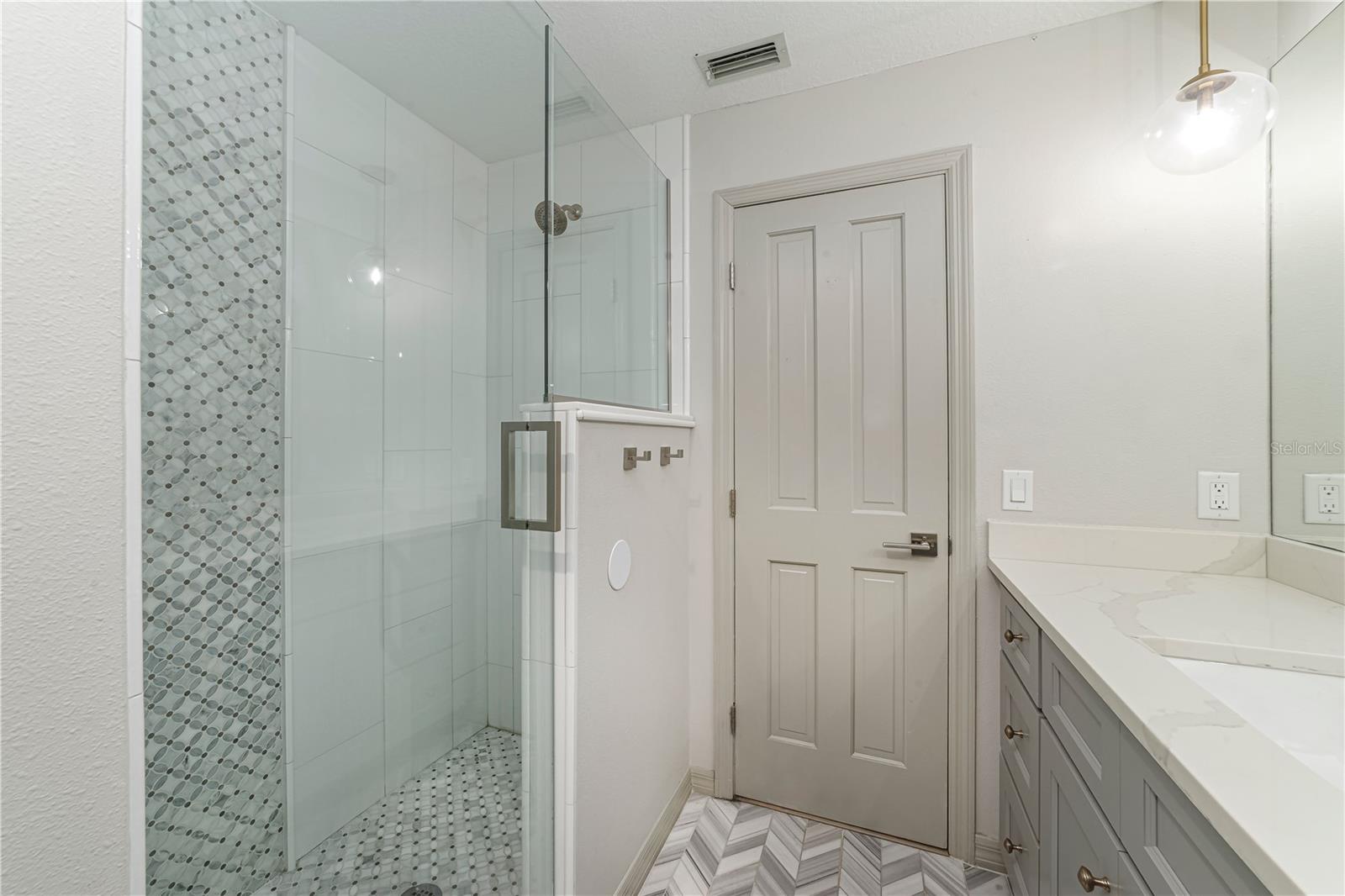Image 24 of 81 For 2418 15th Street