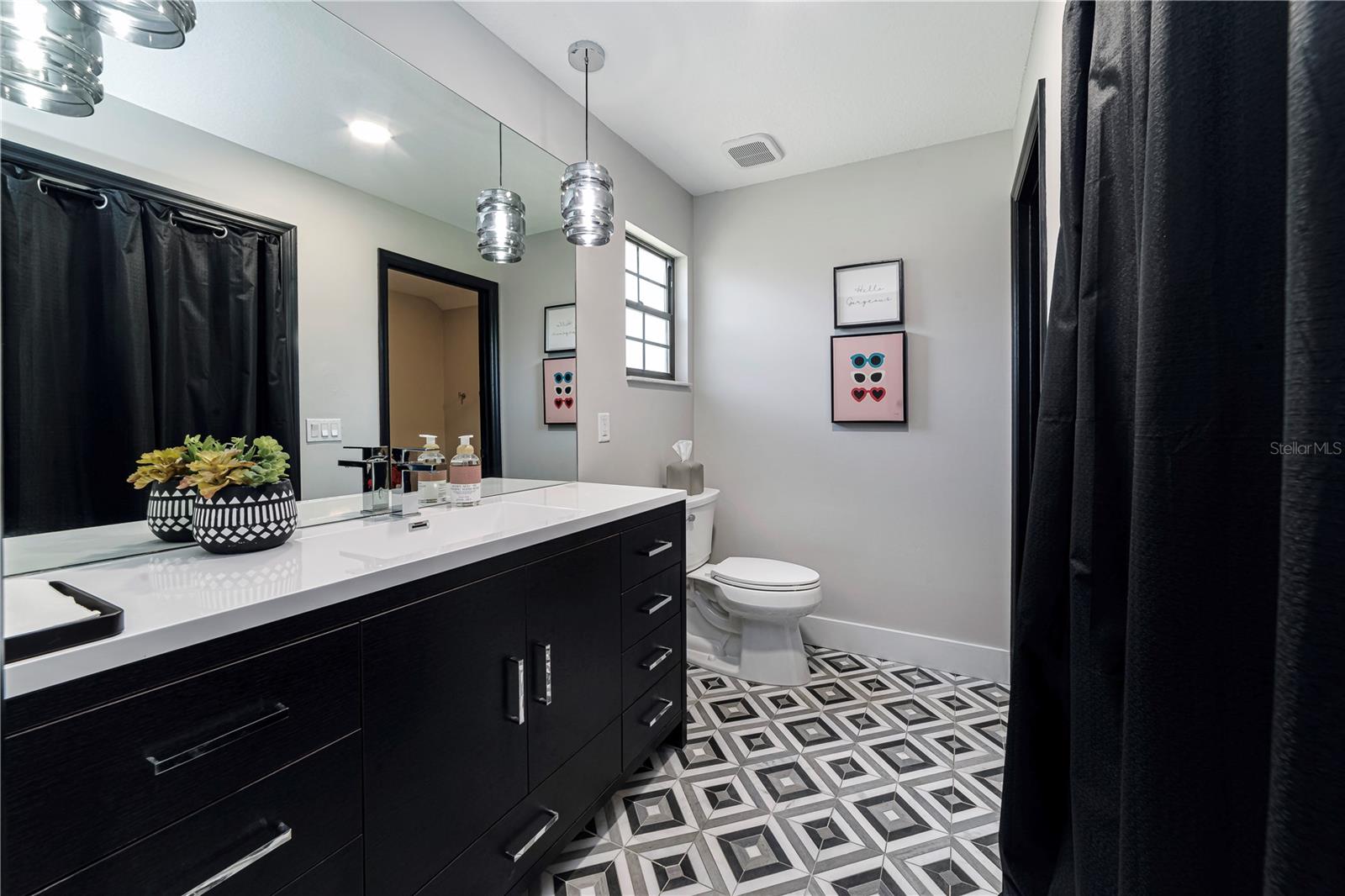 Image 32 of 81 For 2418 15th Street