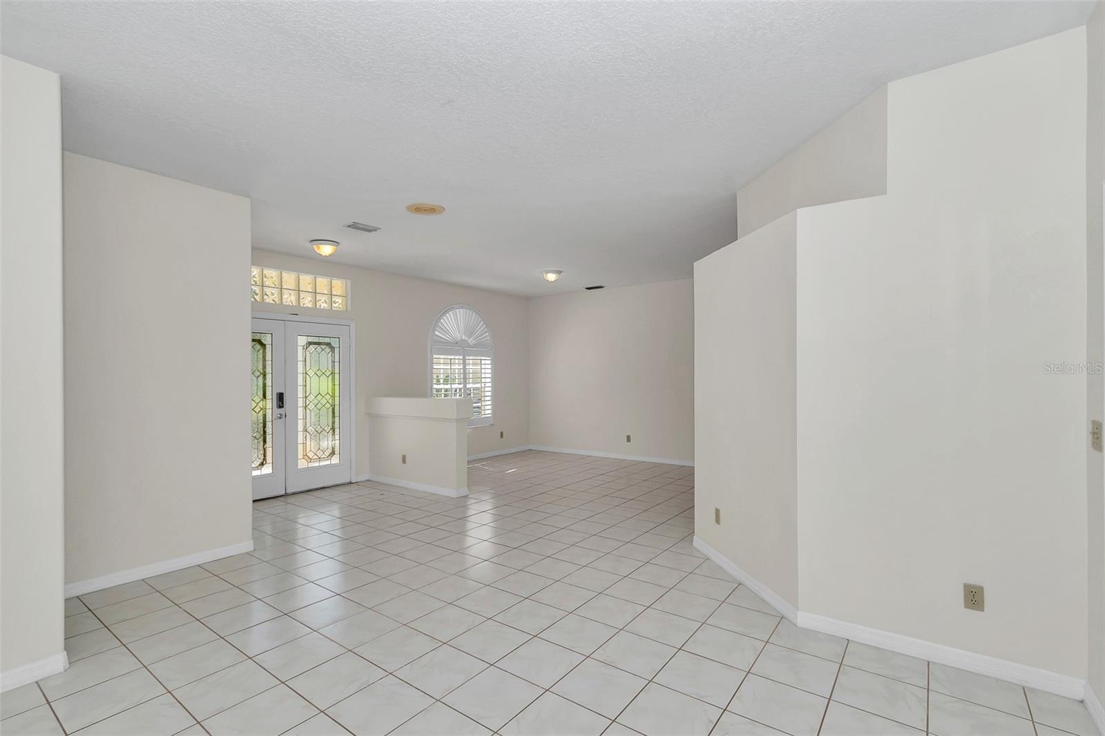 Listing photo id 10 for 5210 Camberlea Avenue