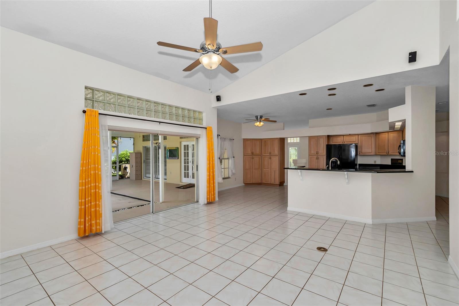 Listing photo id 12 for 5210 Camberlea Avenue