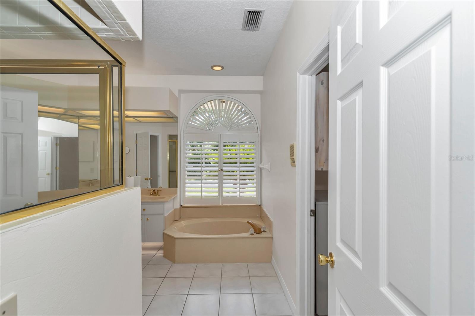 Listing photo id 23 for 5210 Camberlea Avenue